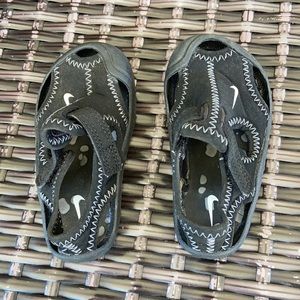 Nike sandal size 4c